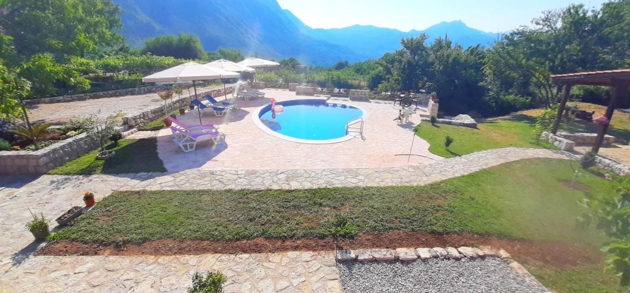 Vila Pegaz Virpazar Luaran gambar