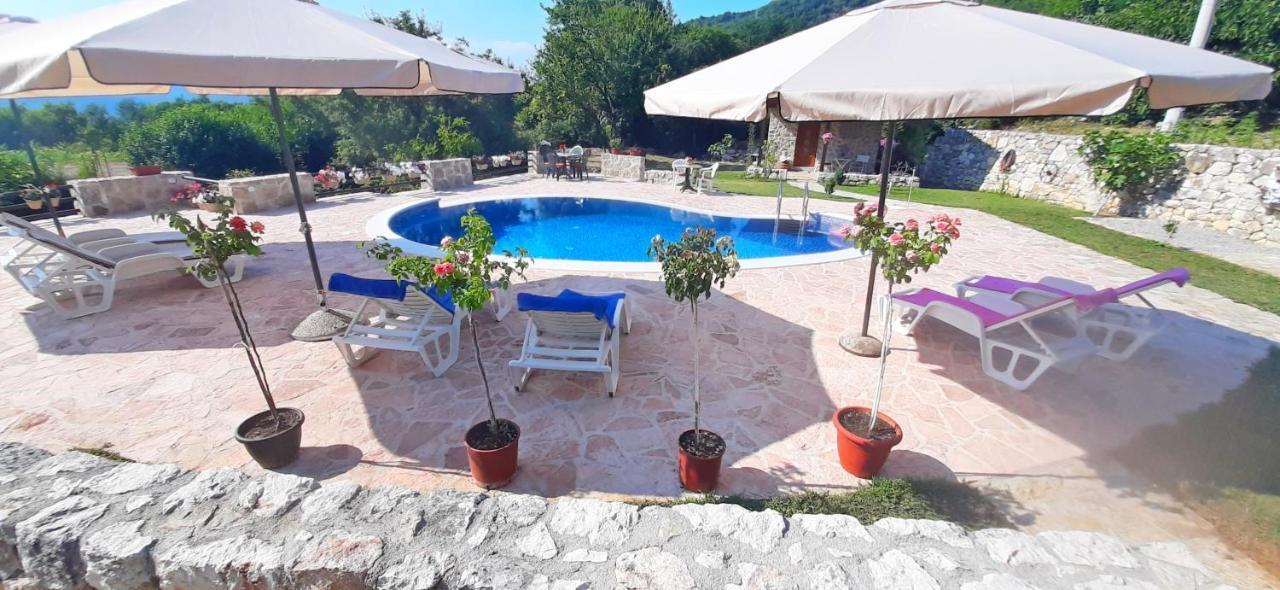 Vila Pegaz Virpazar Luaran gambar